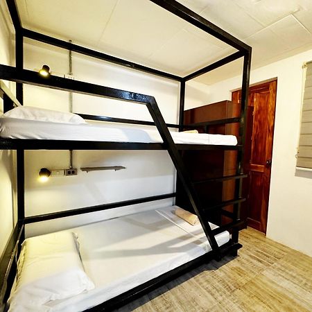 Ocean Breeze Hostel By Daily Sweet Moalboal Exterior photo