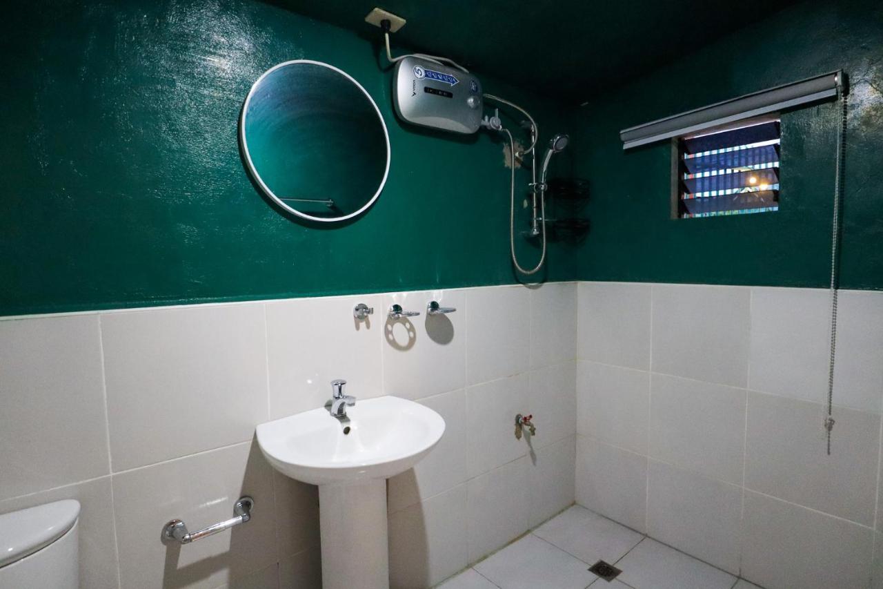 Ocean Breeze Hostel By Daily Sweet Moalboal Exterior photo