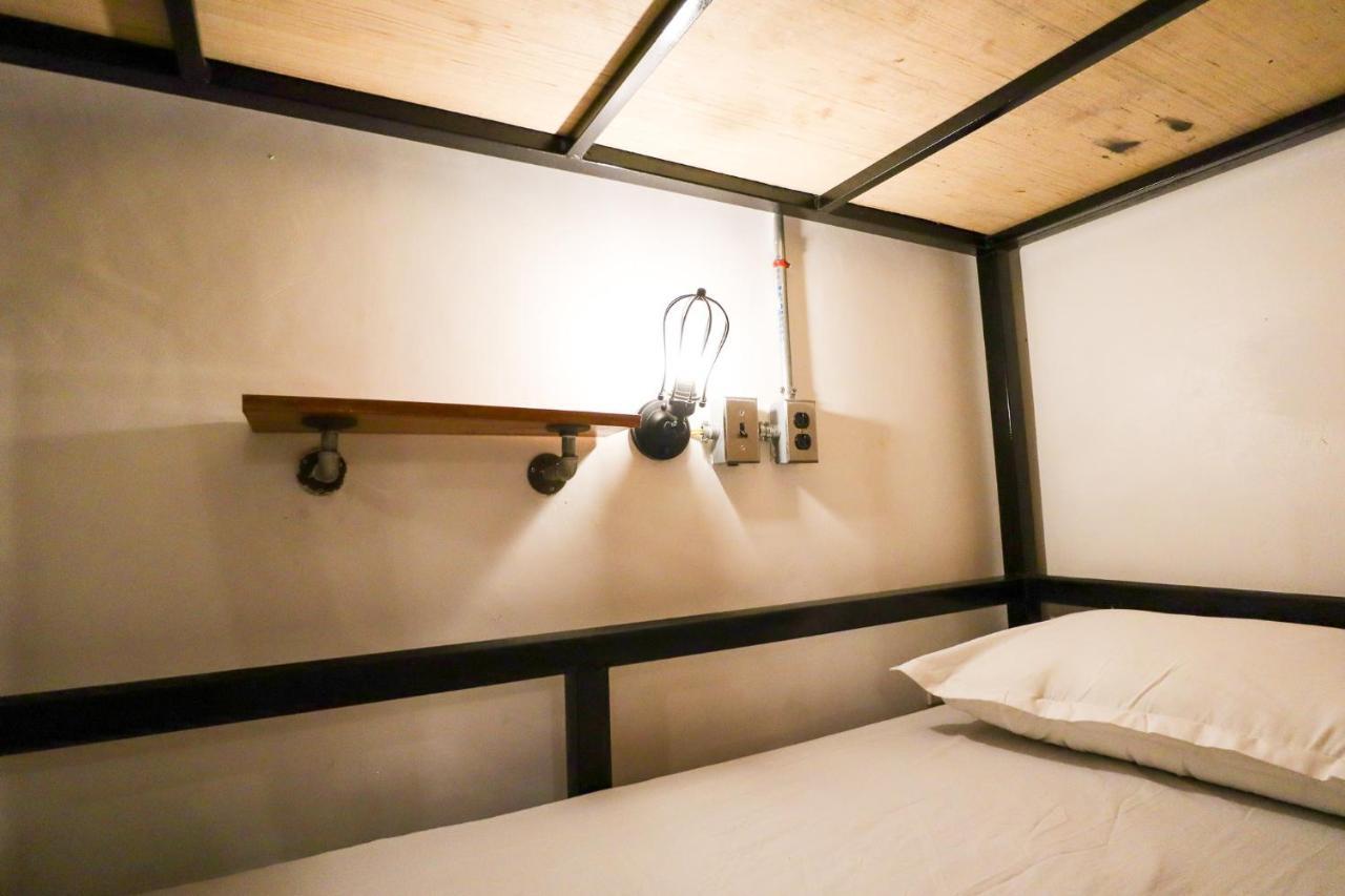 Ocean Breeze Hostel By Daily Sweet Moalboal Exterior photo
