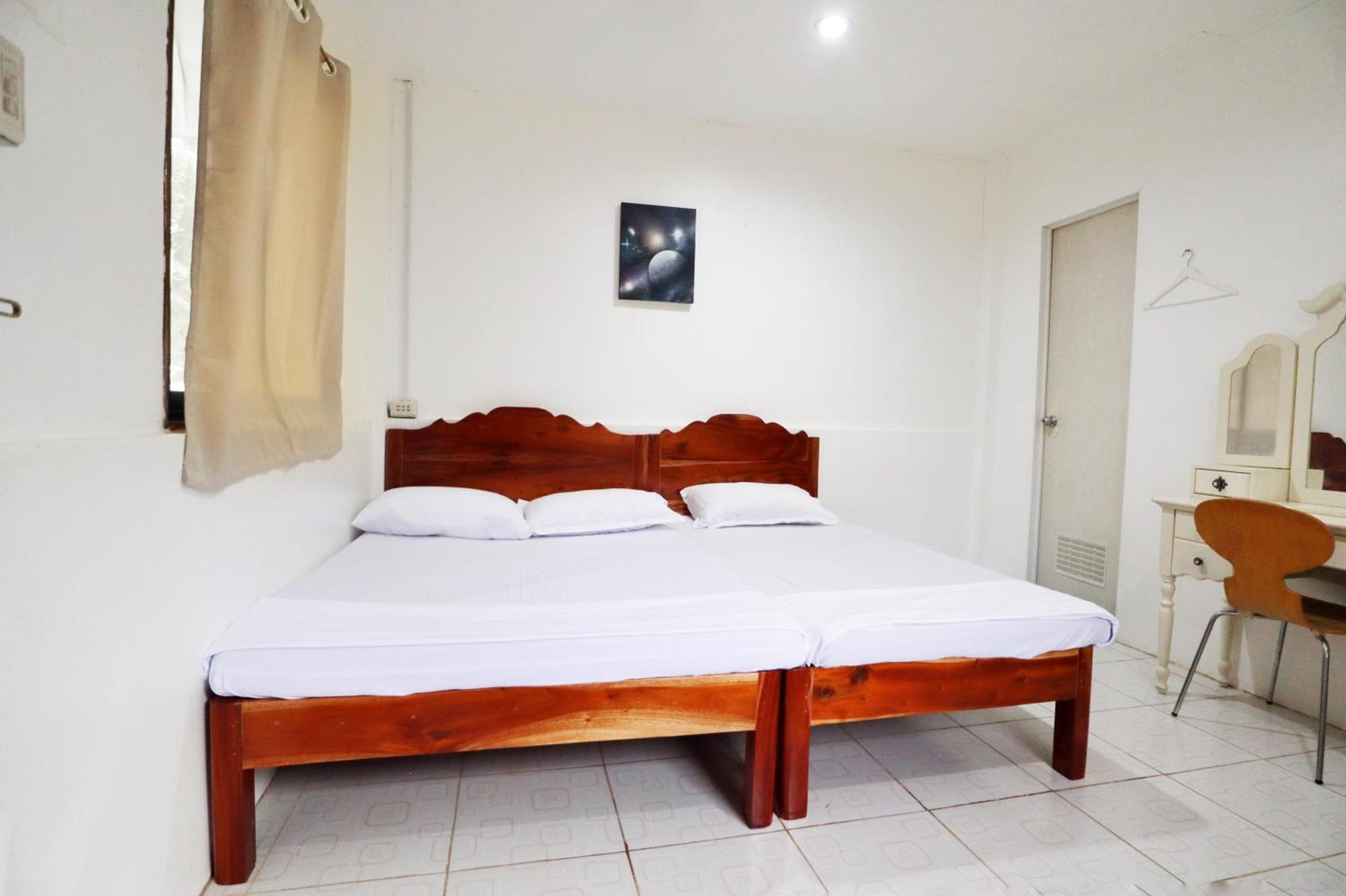 Ocean Breeze Hostel By Daily Sweet Moalboal Exterior photo