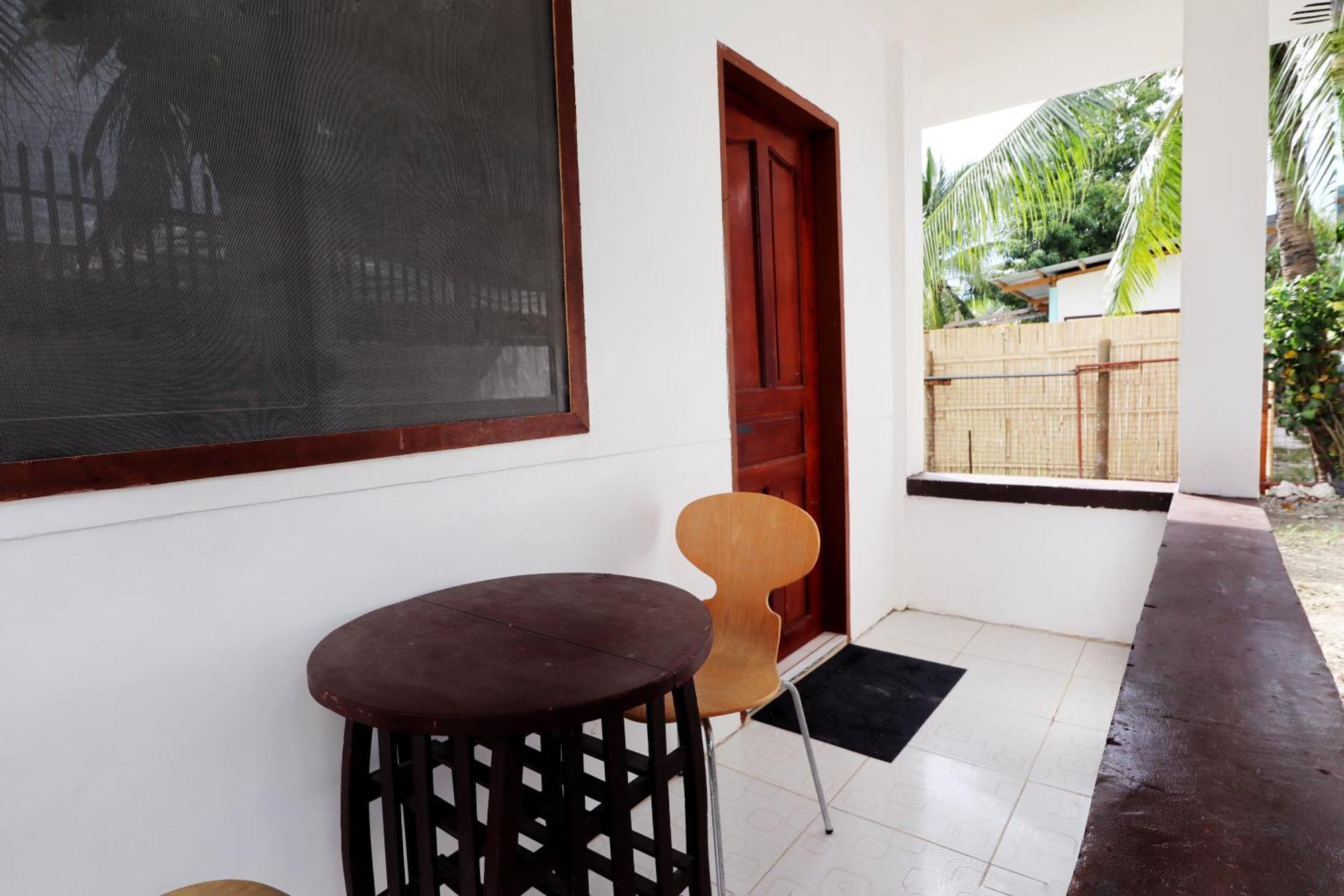 Ocean Breeze Hostel By Daily Sweet Moalboal Exterior photo