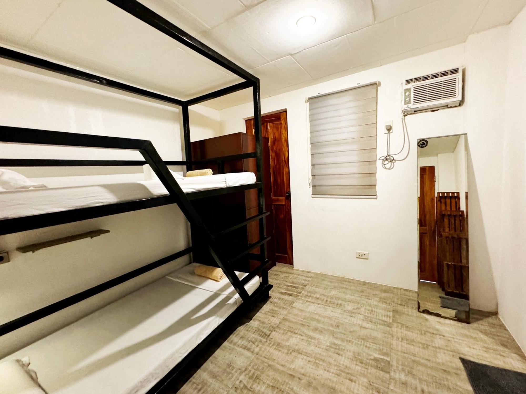 Ocean Breeze Hostel By Daily Sweet Moalboal Exterior photo